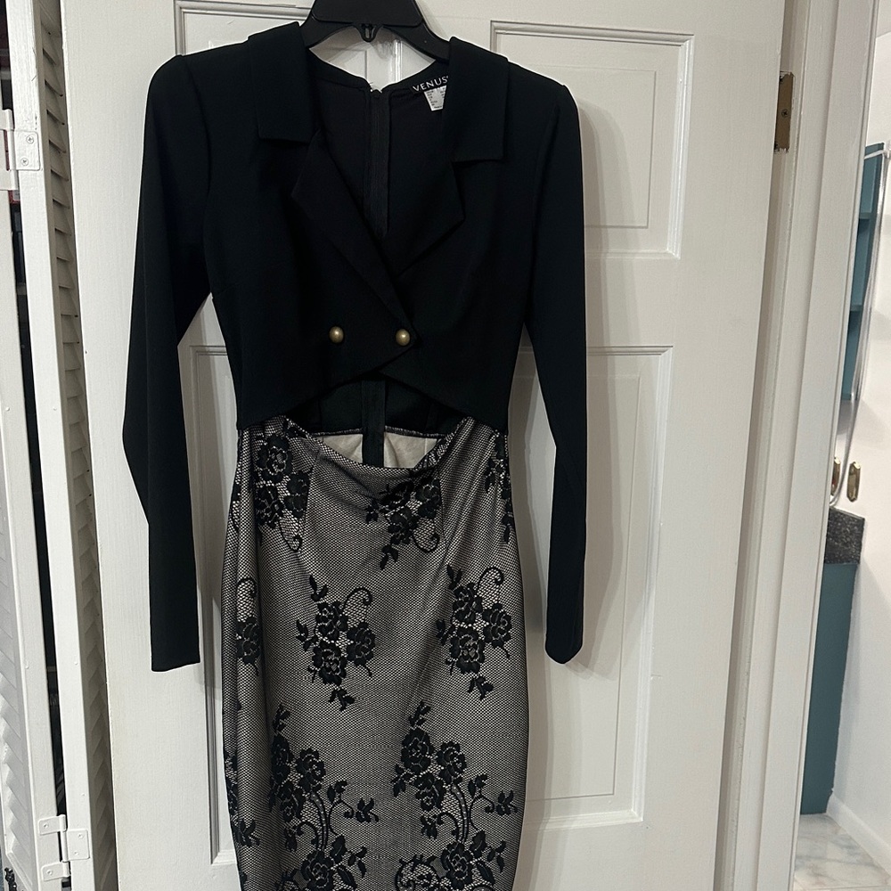 VENUS Black and Gray Ensemble
